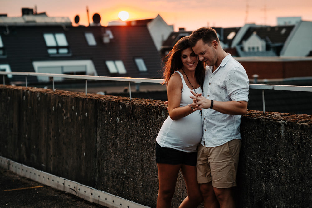 Maternityshooting in der Abendsonne