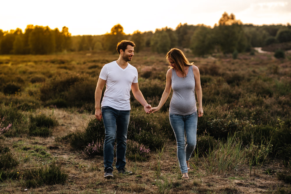 Babybauchshooting in der Natur