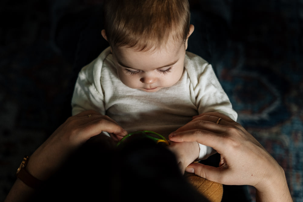 Baby mit langen Wimpern - Babyfotografie, Familienfotografie